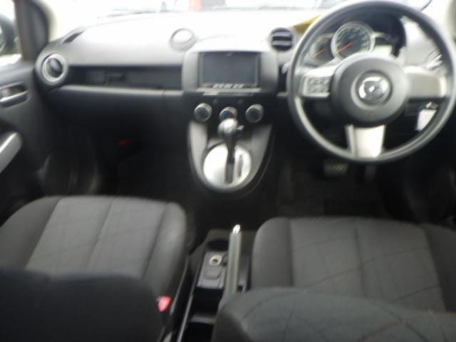 MAZDA DEMIO 2011