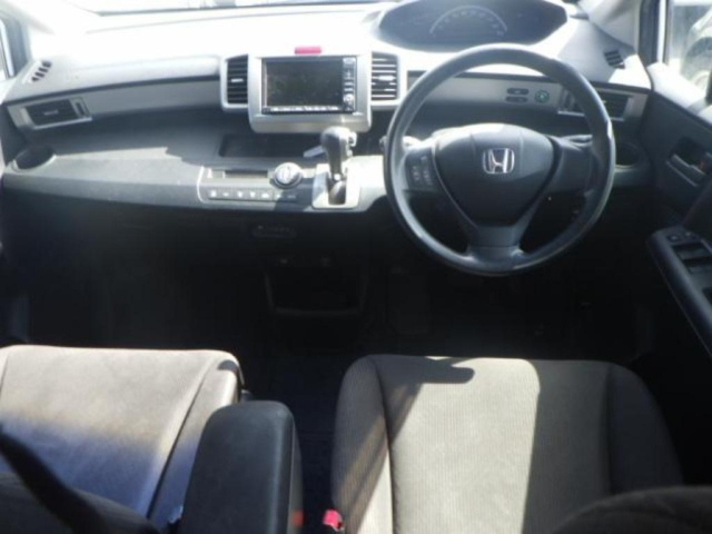 HONDA FREED 2011