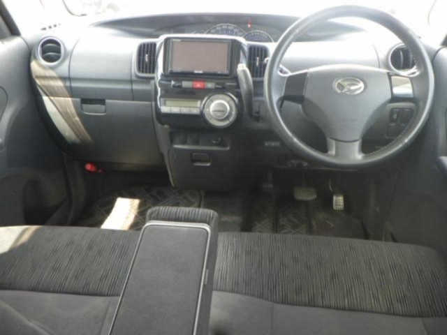 DAIHATSU TANTO 2011