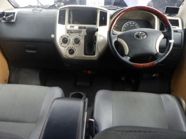 TOYOTA LITE ACE VAN 2011