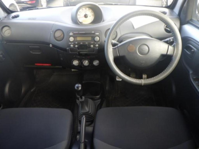 DAIHATSU ESSE 2011