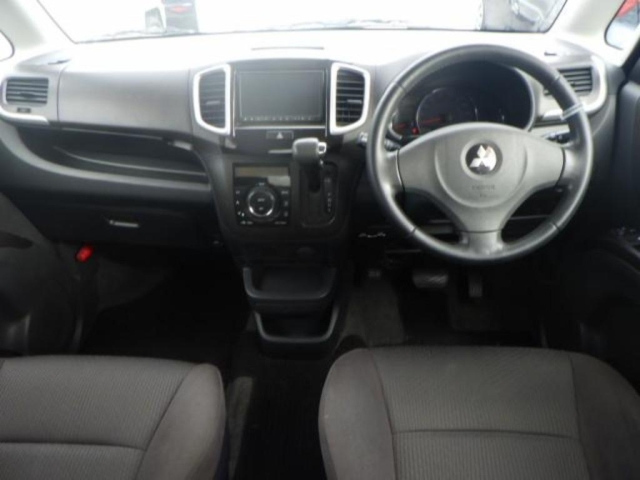 MITSUBISHI DELICA D2 2011