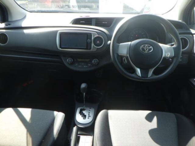 TOYOTA VITZ 2014