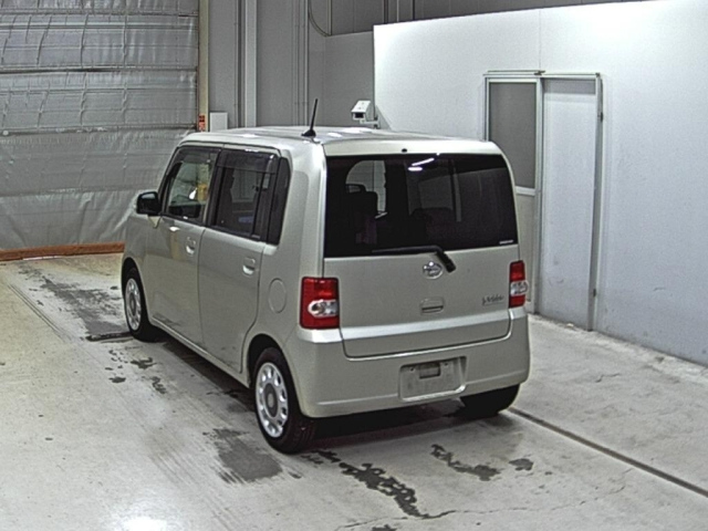 DAIHATSU MOVE CONTE 2011