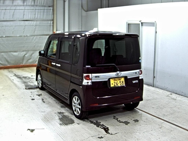 DAIHATSU TANTO 2011