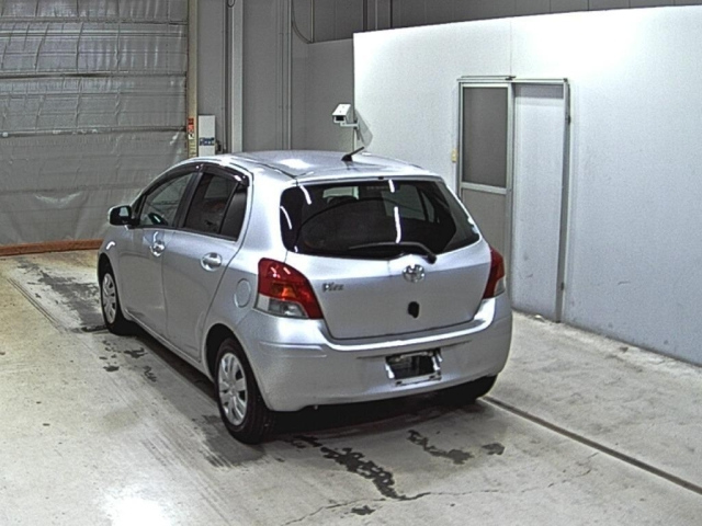TOYOTA VITZ 2010