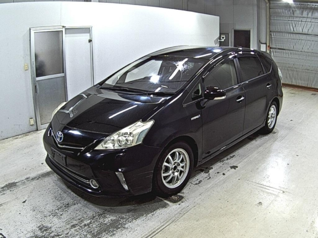 TOYOTA PRIUS ALPHA 2014