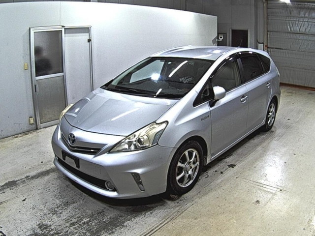 TOYOTA PRIUS ALPHA 2012