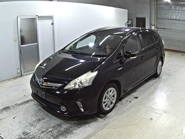 TOYOTA PRIUS ALPHA 2012