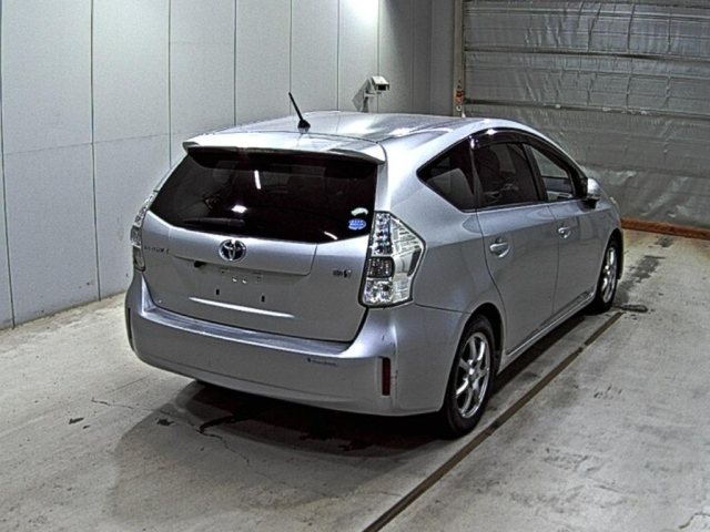 TOYOTA PRIUS ALPHA 2012
