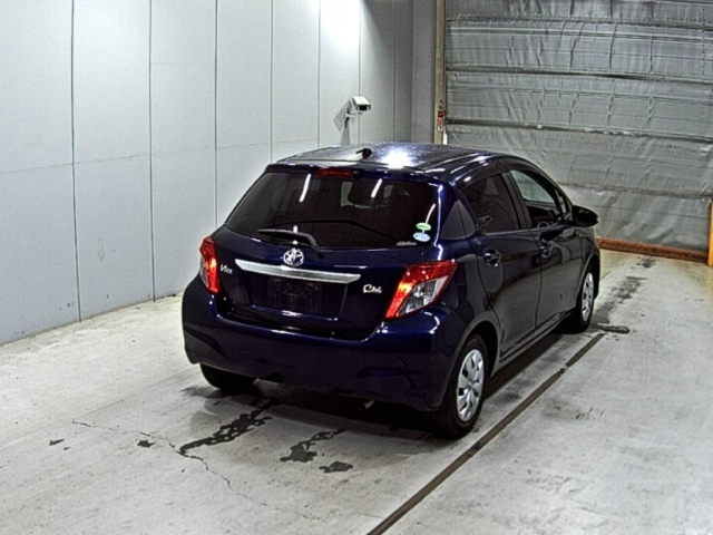 TOYOTA VITZ 2013
