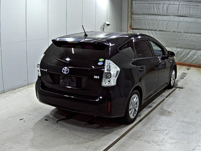 TOYOTA PRIUS ALPHA 2012