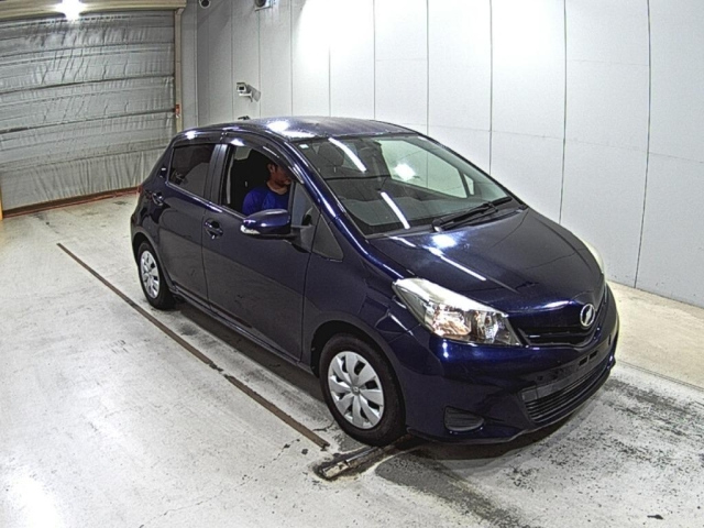 TOYOTA VITZ 2013