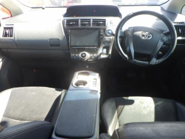 TOYOTA PRIUS ALPHA 2014