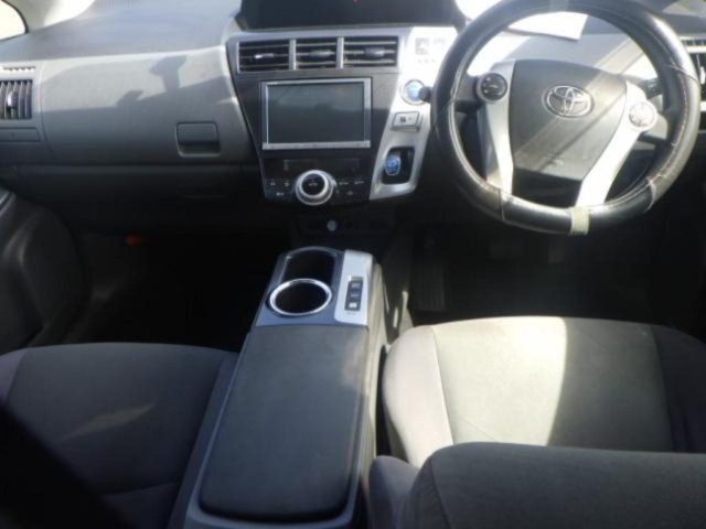 TOYOTA PRIUS ALPHA 2012