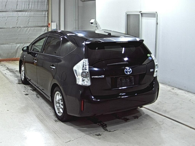 TOYOTA PRIUS ALPHA 2014