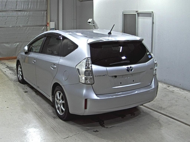 TOYOTA PRIUS ALPHA 2012