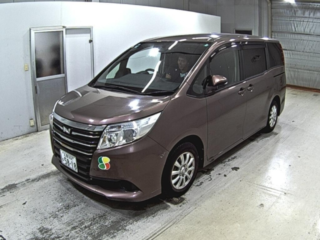 TOYOTA NOAH 2015