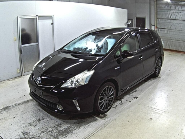 TOYOTA PRIUS ALPHA 2014
