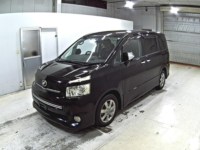 TOYOTA VOXY 2009