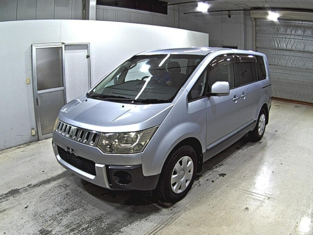 MITSUBISHI DELICA D5 2011