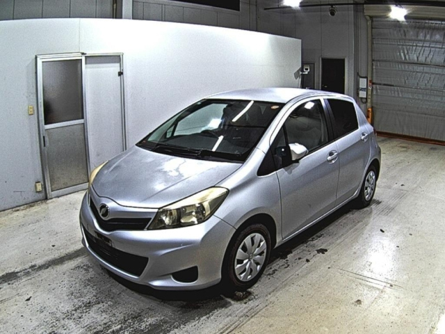 TOYOTA VITZ 2011