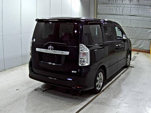 TOYOTA VOXY 2009