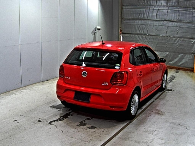 VOLKSWAGEN POLO 2015