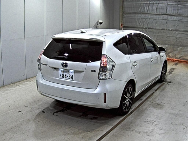 TOYOTA PRIUS ALPHA 2013