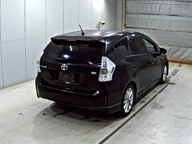 TOYOTA PRIUS ALPHA 2012