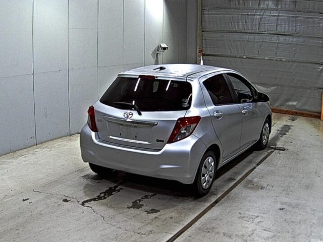 TOYOTA VITZ 2011