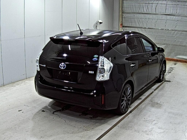 TOYOTA PRIUS ALPHA 2014
