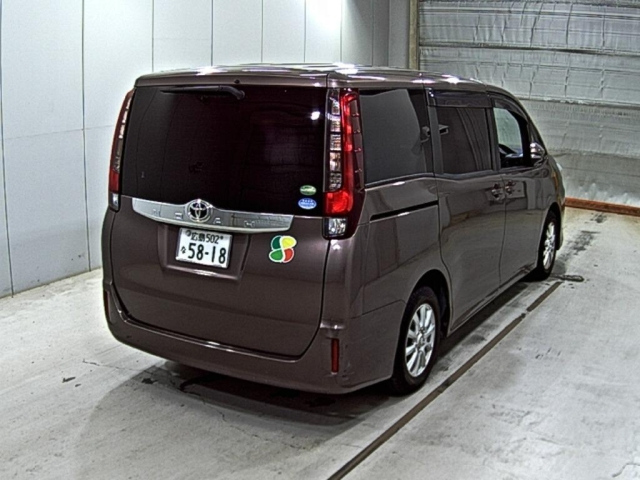 TOYOTA NOAH 2015