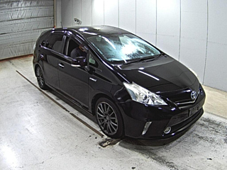 TOYOTA PRIUS ALPHA 2014