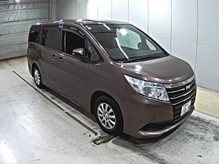 TOYOTA NOAH 2015