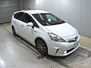 TOYOTA PRIUS ALPHA 2013