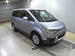 MITSUBISHI DELICA D5 2011