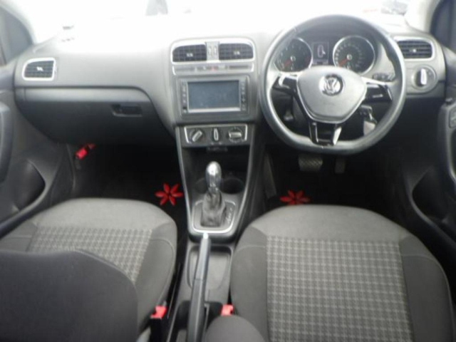 VOLKSWAGEN POLO 2015