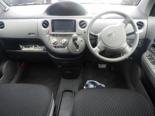 TOYOTA SIENTA 2009