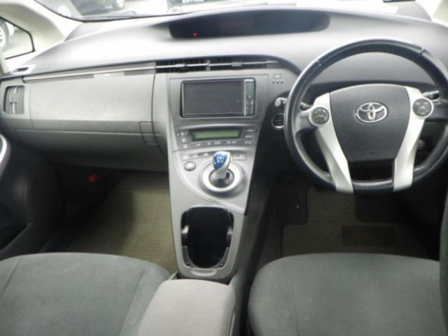 TOYOTA PRIUS 2010