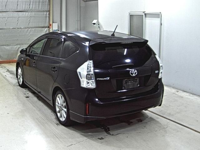 TOYOTA PRIUS ALPHA 2012