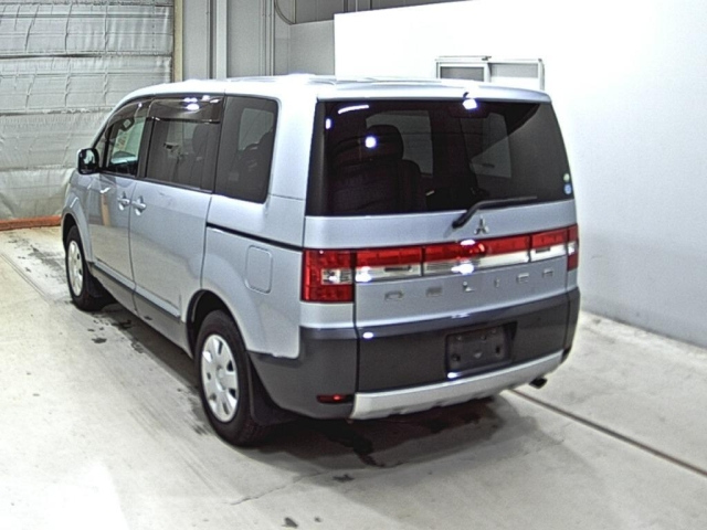 MITSUBISHI DELICA D5 2011