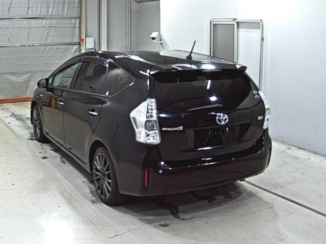 TOYOTA PRIUS ALPHA 2014