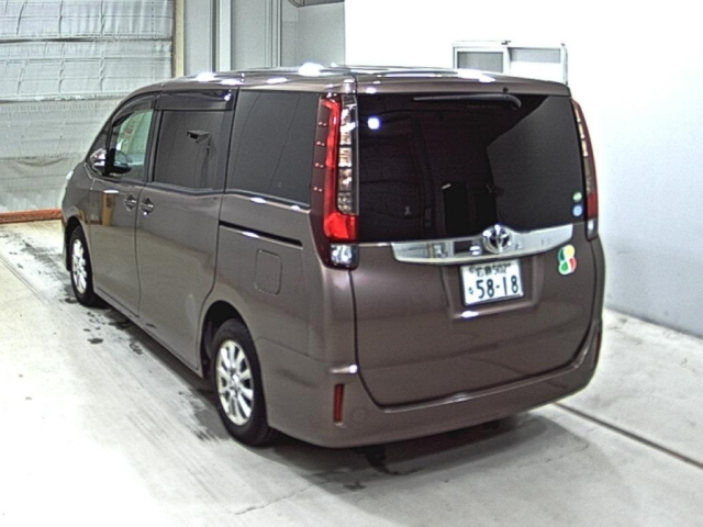 TOYOTA NOAH 2015