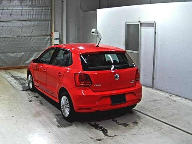 VOLKSWAGEN POLO 2015