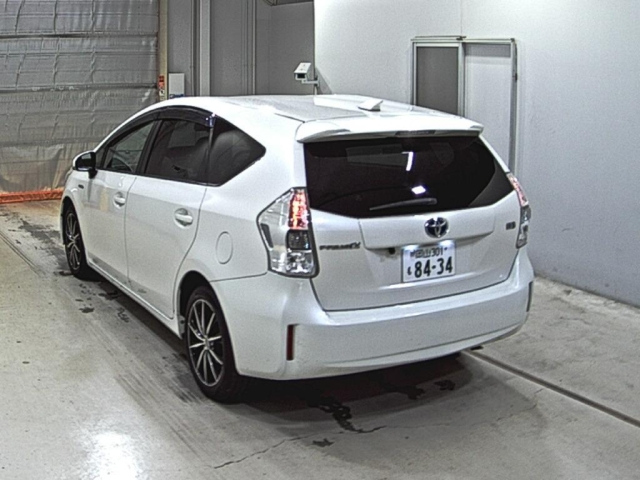 TOYOTA PRIUS ALPHA 2013
