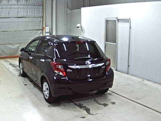 TOYOTA VITZ 2015