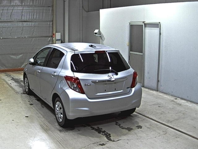 TOYOTA VITZ 2011