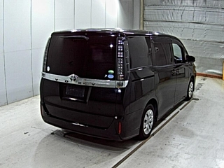 TOYOTA VOXY 2014