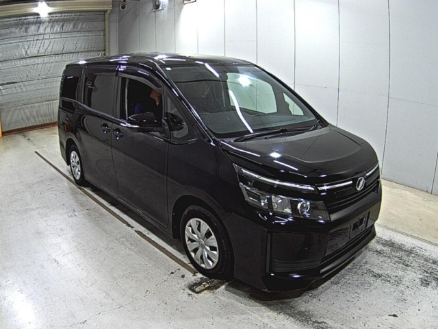 TOYOTA VOXY 2014